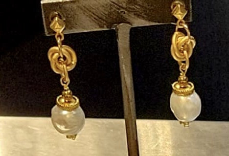 Baroque Love Knot Pearl Earring